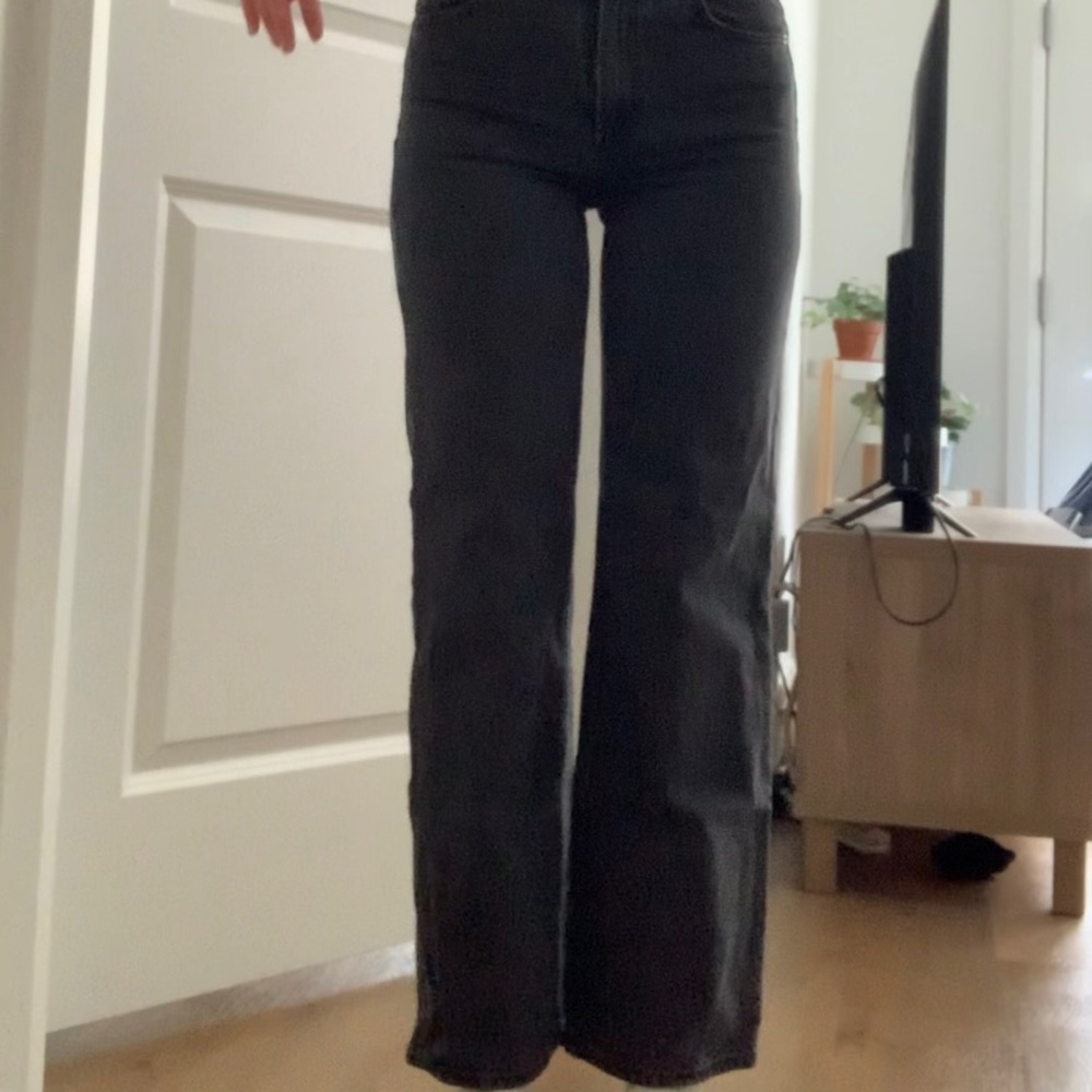 Stylish Black Wide-Leg Jeans - Picture 2 of 3